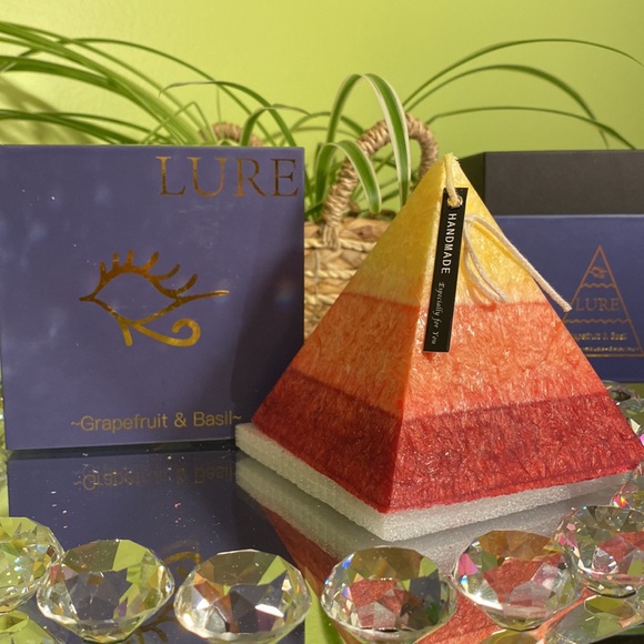 HANDmade Lure's Pyramid Candle Infused w/Grapefruit & Basil Essential Oil & Gem - Picture 6 of 6